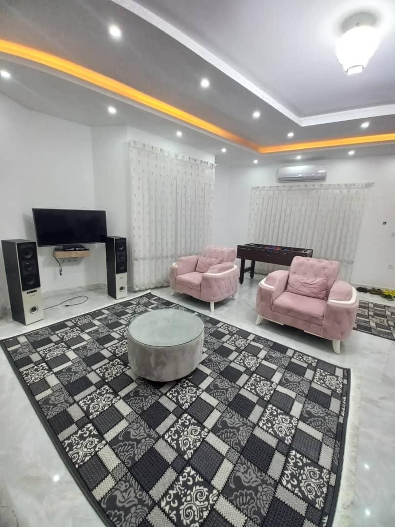 ویلادوخوابه نوسازبافوتبالدستی سیستم صوتی مالک هستم